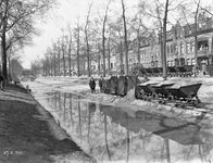 40762 Afbeelding van het dempen van de Vleutensche Wetering te Utrecht; rechts de Vleutenseweg.